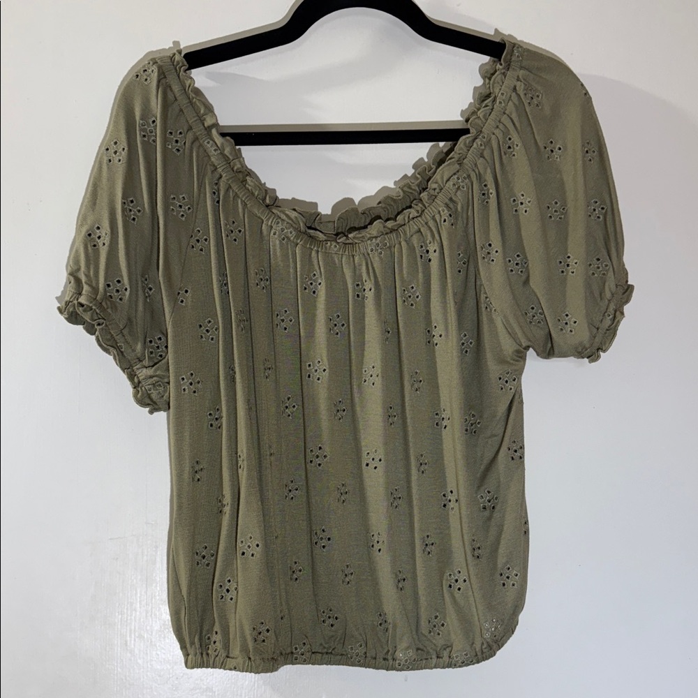 Hem & Thread Women's Olive Eyelet cropped short sleeve Top Size Large